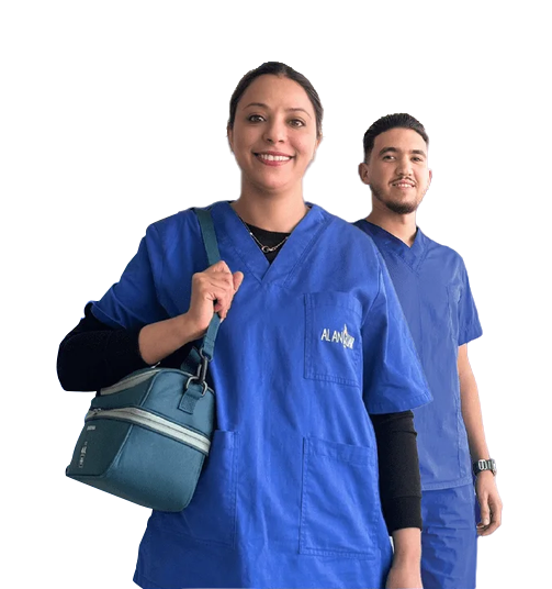 Deux membres de l’équipe du laboratoire prêts pour un prélèvement à domicile
